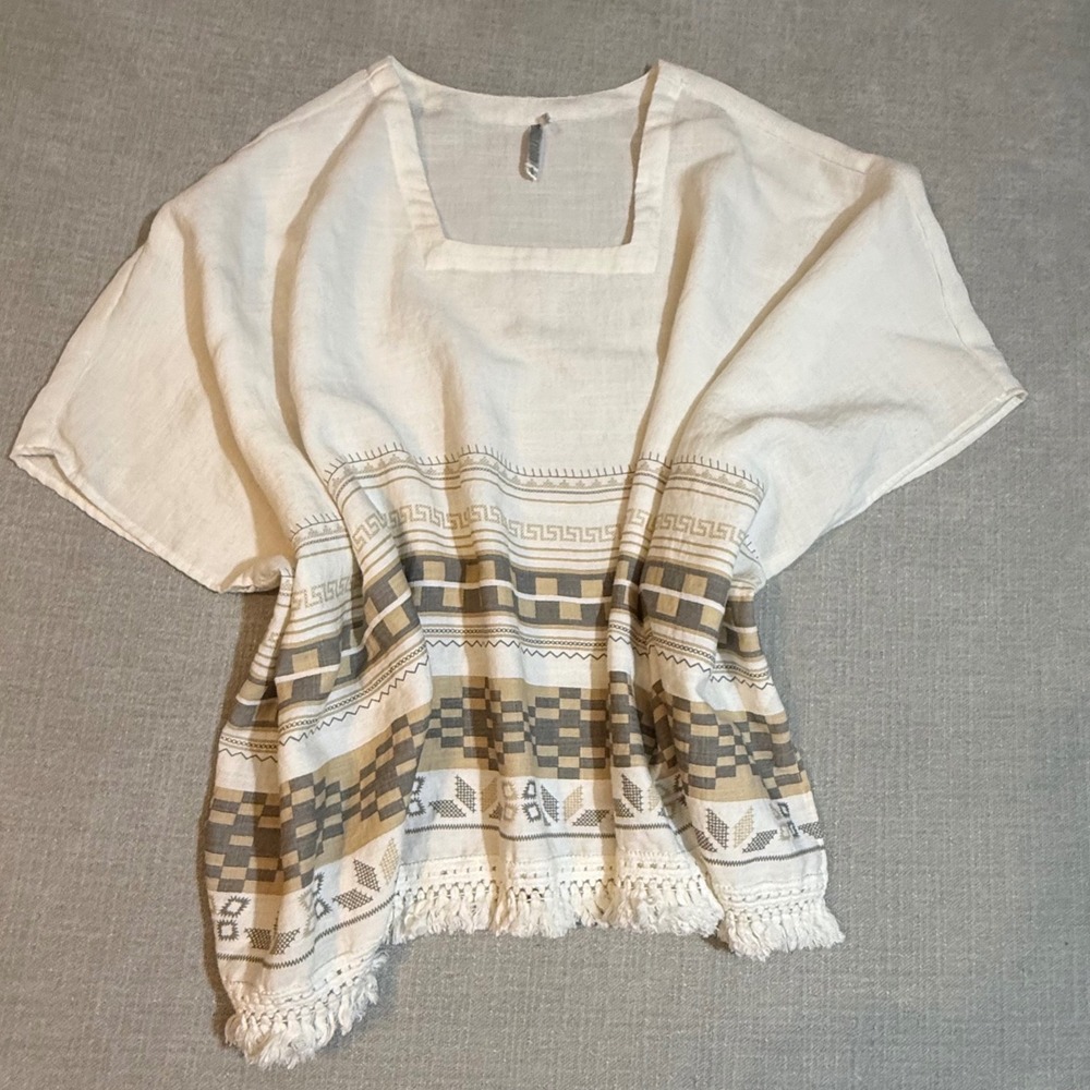 Monoreno‎ Women Small Boho Poncho Top White Geometric Fringe Hem Beach Coverup